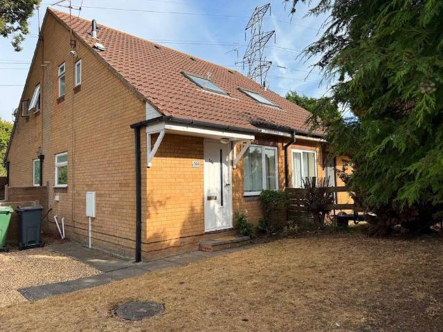 Fairway Road, Shepshed, Loughborough. 1 bed terraced house to rent £700 pcm £162 pw