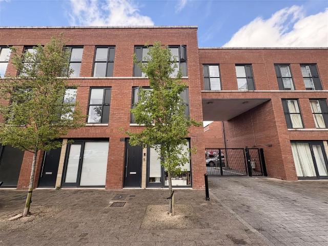 Fairway View, Stockport SK5, 3 bed property to rent, £1,450 pcm | PrimeLocation