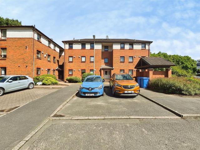 Fairways View, Hardgate, Clydebank G81, 2 bed flat to rent, £950 pcm | PrimeLocation