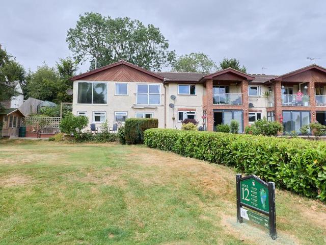 Fairways court, Hinckley 2 bed apartment to rent £1,100 pcm £254 pw