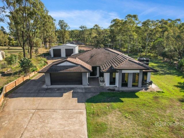 Fairways Estate Family Home to Refresh & Make Your Own