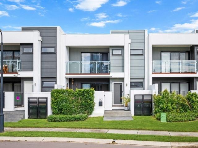 Fairways Precinct Townhouse Living Sleek Interiors, Private Balcony & Resort Style Living