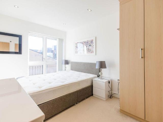 Fairthorn Road, Charlton, London, SE7 2 bed flat to rent £2,200 pcm £508 pw