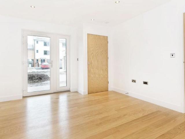Fairthorn Road, London SE7 2 bed flat to rent £1,975 pcm £456 pw
