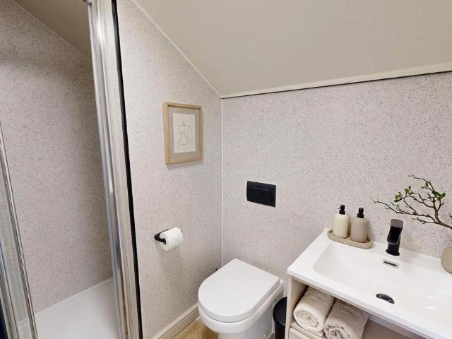 Fairview Avenue, Manchester M19 5 bed house to rent £4,095 pcm £945 pw