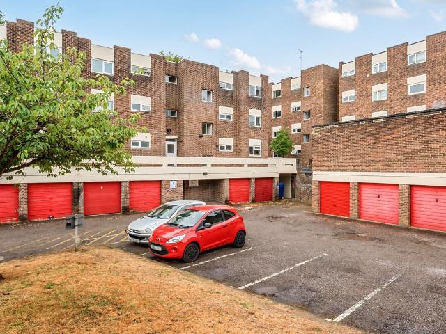 Fairview Avenue, Woking GU22, 2 bed property to rent, £1,695 pcm | PrimeLocation