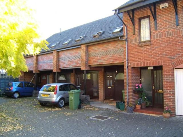 Fairview Close, Cheltenham 1 bed terraced house to rent £1,050 pcm £242 pw