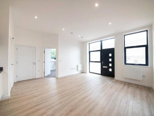 Fairview House, Ashwood park. 1 bed flat to rent £1,075 pcm £248 pw