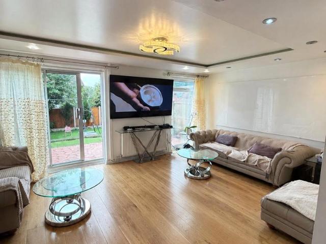 Fakenham Croft, Harborne, Birmingham. 3 bed semi detached house to rent £1,800 pcm £415 pw