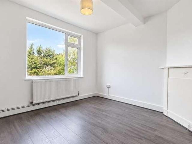 Falconwood Parade, Welling, DA16