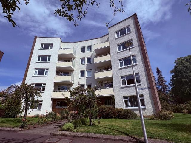Falcon Court, Edinburgh, EH10 3 bed flat to rent £1,850 pcm £427 pw