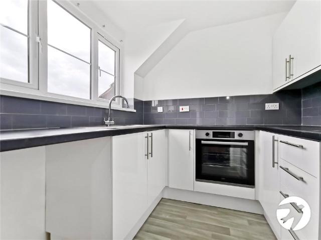 Falcon Close, Dartford, Kent, DA1 2 bed flat to rent £1,450 pcm £335 pw