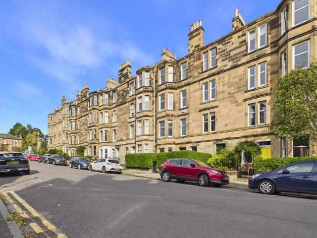Falcon Gardens, Edinburgh, EH10 3 bed flat to rent £2,200 pcm £508 pw