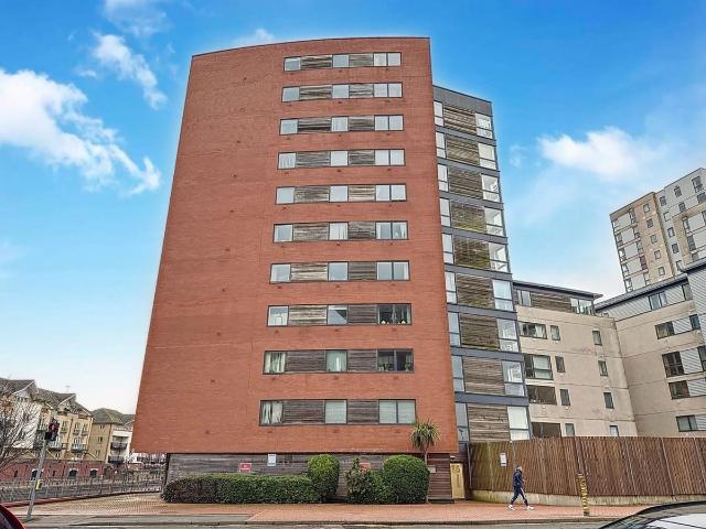 Falcon Drive, Cardiff CF10, 2 bed flat to rent, £1,200 pcm | PrimeLocation