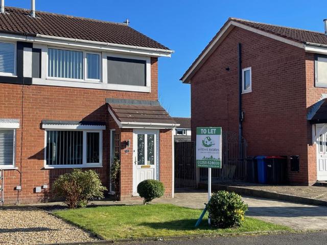 Falcon Drive, Poulton le Fylde FY6 2 bed semi detached house to rent £900 pcm £208 pw