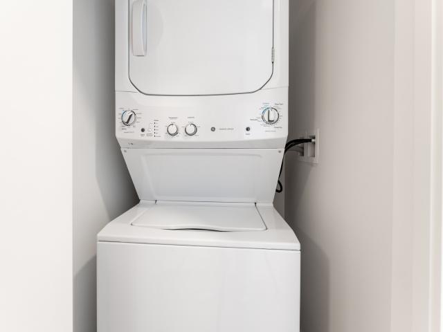 Falcon One 2 Bedroom + Den Apartment for Rent