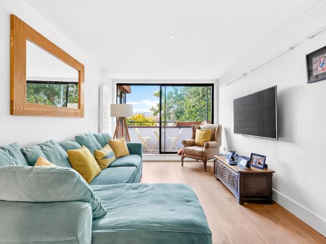 Falcon Point, Hopton Street SE1, 2 bed flat to rent, £4,000 pcm | PrimeLocation