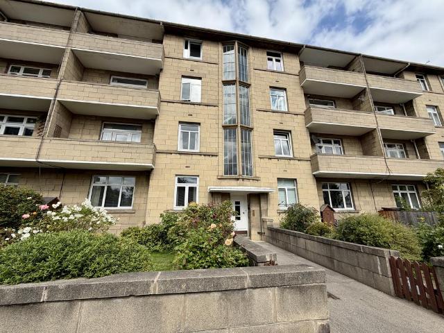 Falcon Road West, Edinburgh EH10 2 bed flat to rent £1,650 pcm £381 pw