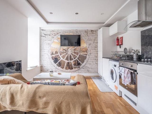 Falconar House, Falconars Court, Newcastle Upon Tyne, Tyne And Wear NE1, 1 bed flat to rent, £1,387 pcm | PrimeLocation