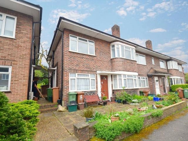 Falcourt Close, Sutton SM1, 2 bed maisonette to rent, £1,700 pcm | PrimeLocation