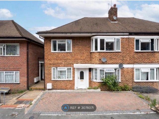 Falcourt Close, Sutton SM1, 2 bed maisonette to rent, £1,850 pcm | PrimeLocation