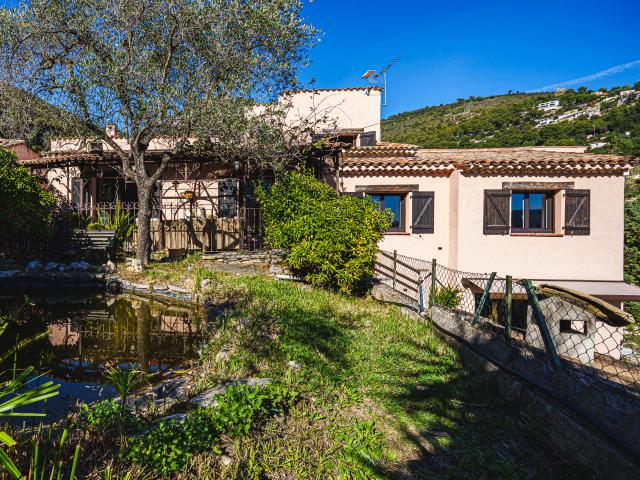 FALICON Grande Maison familliale divisée en 2 appartements