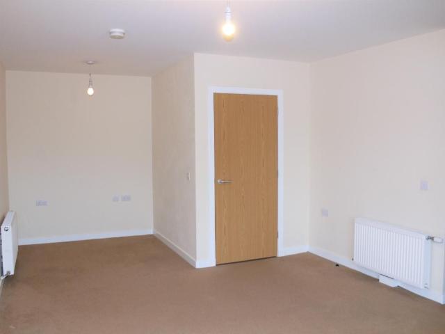 Falkirk Road, Bonnybridge FK4, 2 bed flat to rent, £652 pcm | PrimeLocation