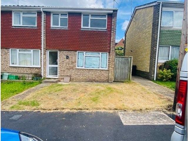 Falkland Garth, Newbury RG14, 3 bed terraced house to rent, £1,550 pcm | PrimeLocation