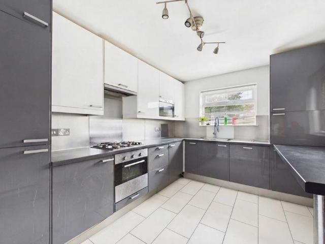 Falkland House, Norfolk Road. 2 bed flat to rent £1,650 pcm £381 pw