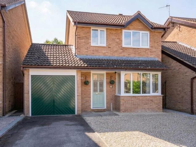 Falkland Road, Evesham, WR11 3 bed detached house to rent £1,350 pcm £312 pw
