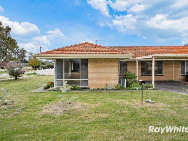 Fall In Love In Valentine! Spacious Duplex Half in Sought After Dianella