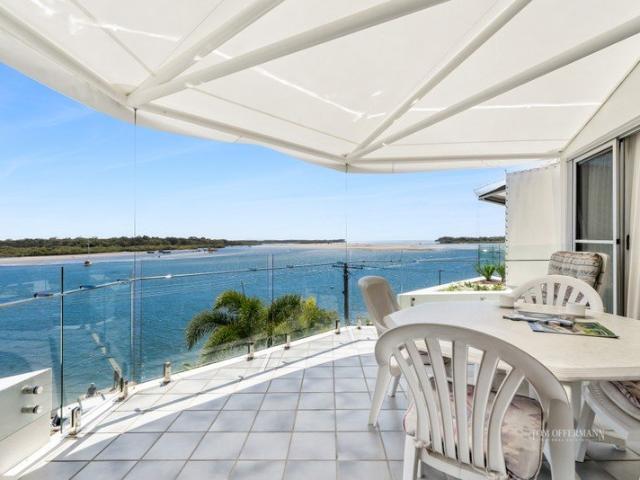 Fall in Love with Noosa, From the Front Row