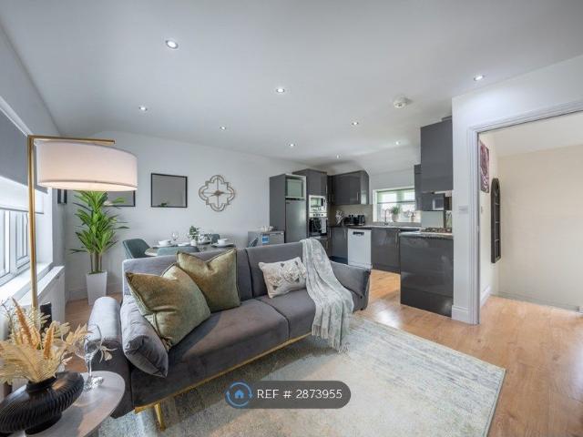 Falling Lane, West Drayton UB7, 2 bed maisonette to rent, £2,900 pcm | PrimeLocation