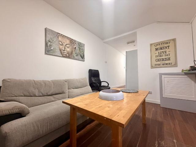 Falling Lane, West Drayton UB7, 3 bed flat to rent, £1,800 pcm | PrimeLocation