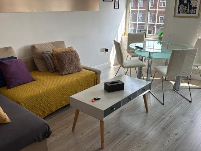 Falloden Way, London NW11, 4 bed flat to rent, £3,000 pcm | PrimeLocation
