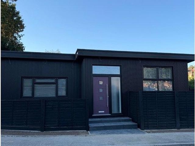 Falmer Gardens, Brighton BN2, 2 bed detached house to rent, £2,750 pcm | PrimeLocation