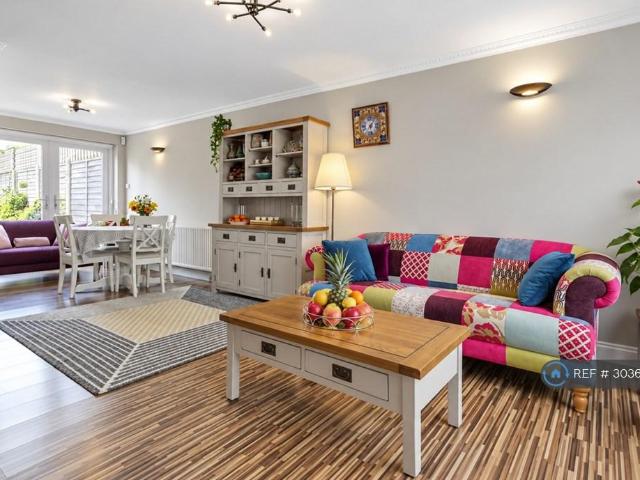 Falstones, Basildon, SS15 3 bed end of terrace house to rent £1,900 pcm £438 pw