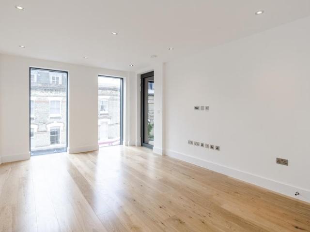 Faraday Road London W10 1 bed apartment to rent £3,500 pcm £808 pw