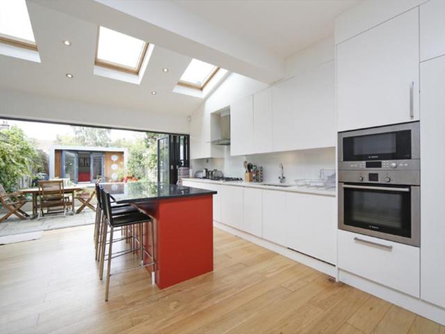 Faraday Road, SW19 4 bed house to rent £4,500 pcm £1,038 pw