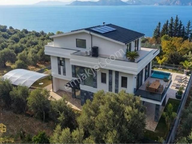Faralyada Panoramik Deniz Manzaralı Lüks Villa