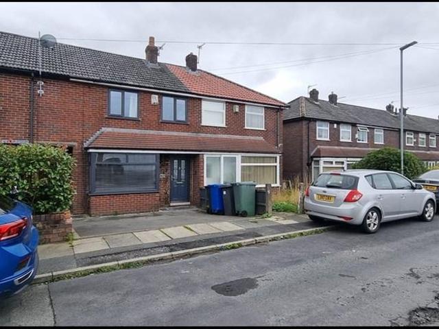 Farcroft Avenue, Manchester, M26 3 bed semi detached house to rent £1,100 pcm £254 pw