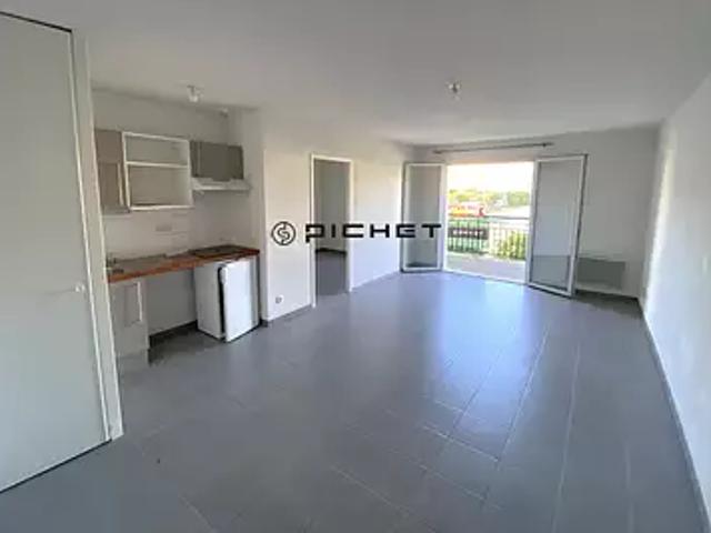 Fargues Saint Hilaire 33370 Achat / Vente appartement 2 pièces t2 au dernier étage parking