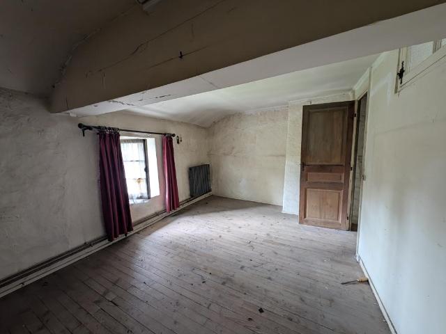 FARGUES SAINT HILAIRE – Maison à rénover de 128 m² sur 625 m² de terrain 150 000€