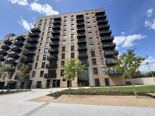 Farine Avenue, Hayes UB3 2 bed flat to rent £2,150 pcm £496 pw