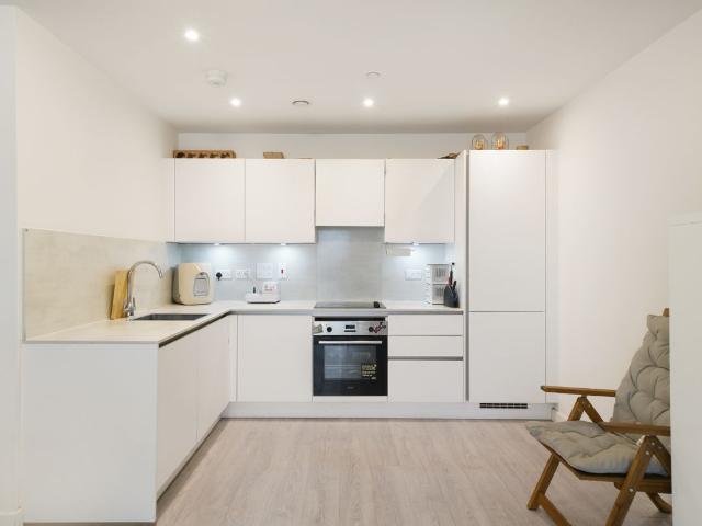 Farine Avenue, Hayes UB3, 2 bed flat to rent, £2,300 pcm | PrimeLocation