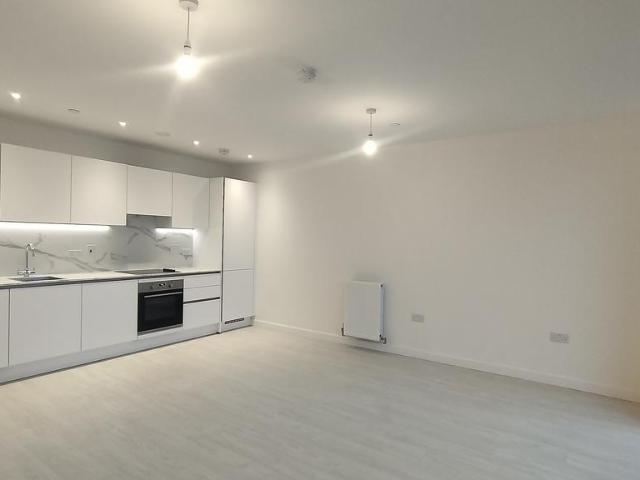 Farine Avenue, HAYES 1 bed apartment to rent £1,800 pcm £415 pw