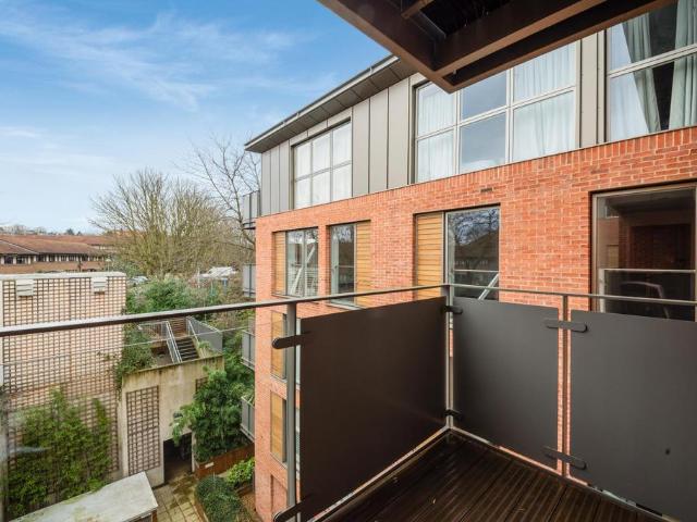 Farington House, Beaufort Square. 4 bed apartment to rent £4,500 pcm £1,038 pw