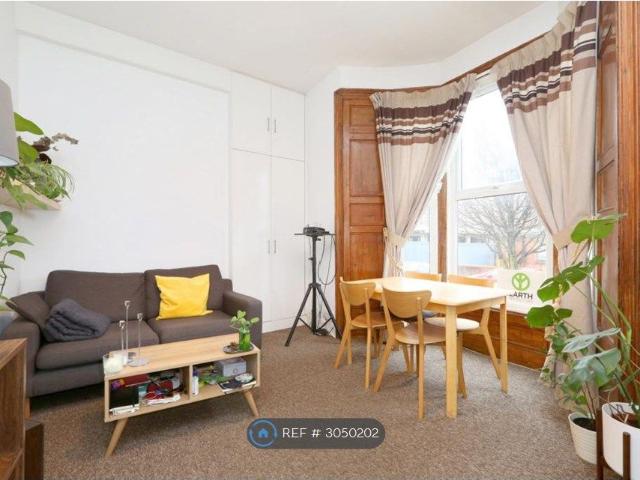 Farleigh Rd, London N16, 2 bed flat to rent, £2,200 pcm | PrimeLocation