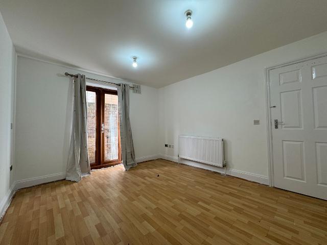 Farley Drive, Ilford IG3, 2 bed flat to rent, £1,900 pcm | PrimeLocation
