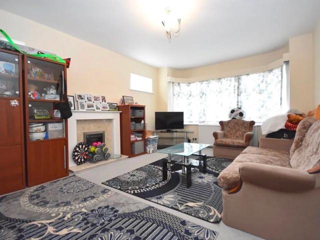 Farley Hill, Luton LU1, 3 bed semi detached house to rent, £1,550 pcm | PrimeLocation